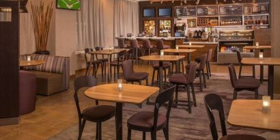 On-site restaurant at Sonesta Select Arlington Rosslyn.