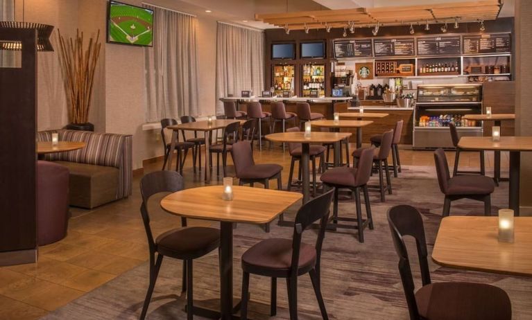 On-site restaurant at Sonesta Select Arlington Rosslyn.