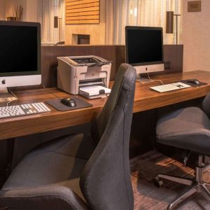 Business center with computers, printer and ergonomic chairs at Sonesta Select Arlington Rosslyn.