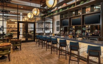 Cocktail bar at Hilton Garden Inn Memphis Downtown.