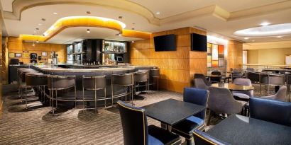Dining area perfect for coworking at New York Hilton Midtown.