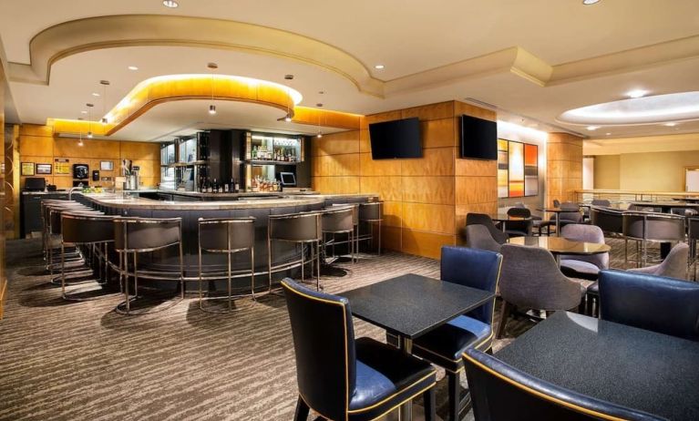 Dining area perfect for coworking at New York Hilton Midtown.
