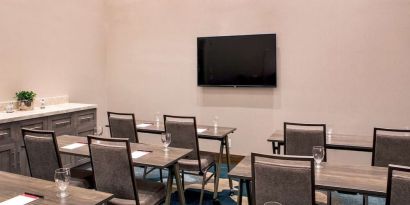 Meeting room at Hilton Garden Inn NYC Financial Center/Manhattan Downtown.
