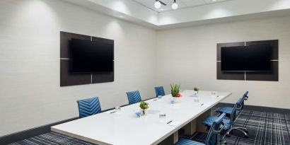 Meeting room at Hilton Charlotte Airport.

