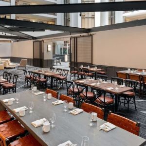 Dining area perfect for coworking at Hilton Charlotte Airport.
