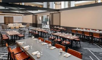 Dining area perfect for coworking at Hilton Charlotte Airport.

