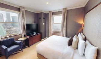 Day use room with natural light at Hilton Chicago.