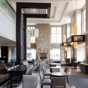 Hotel bar and lounge area perfect for coworking at Hilton Chicago.