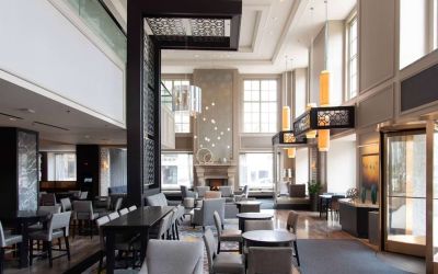 Hotel bar and lounge area perfect for coworking at Hilton Chicago.