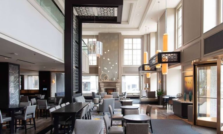 Hotel bar and lounge area perfect for coworking at Hilton Chicago.