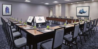 Spacious meeting room at Hilton Chicago.