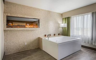 Bath tub inside day use room at The Leo Collection, An Ascend Collection Hotel.