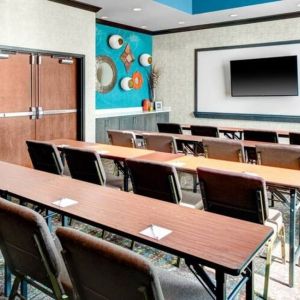 Meeting room at Hampton Inn & Suites By Hilton Atlanta Perimeter Dunwoody.