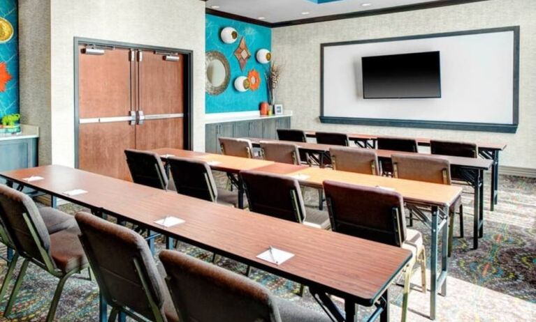 Meeting room at Hampton Inn & Suites By Hilton Atlanta Perimeter Dunwoody.