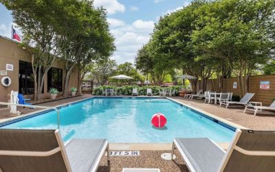 Relaxing outdoor pool at Doubletree By Hilton Houston Medical Center Hotel & Suites.