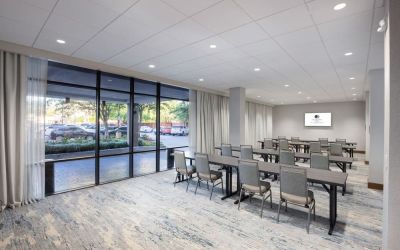 Spacious meeting room at Doubletree By Hilton Houston Medical Center Hotel & Suites.