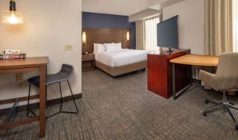 Day use room with work desk and workspace at Sonesta ES Suites Baltimore BWI Airport.