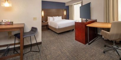 Day use room with work desk and workspace at Sonesta ES Suites Baltimore BWI Airport.