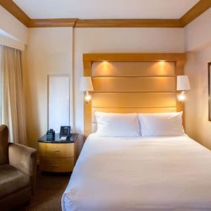 King bed at New York Hilton Midtown.