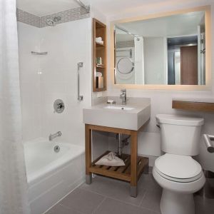 Private guest bathroom with combined shower and tub at New York Hilton Midtown.
