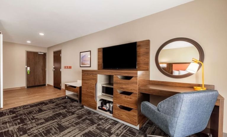 Day use room's workspace at Hampton Inn & Suites Benton Harbor.