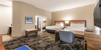 Day use twin room with workspace and private guest bathroom at Hampton Inn & Suites Benton Harbor.