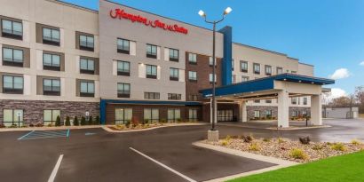 Hotel exterior and parking area at Hampton Inn & Suites Benton Harbor.