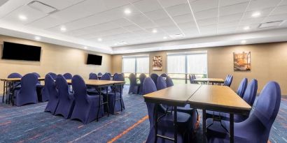 Professional meeting room at Hampton Inn & Suites Benton Harbor.