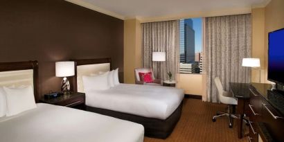 Day use twin room with workdesk at Hilton Minneapolis.