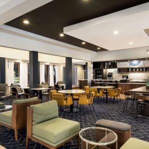 On-site restaurant with lounge seating at Sonesta Select San Jose Airport.