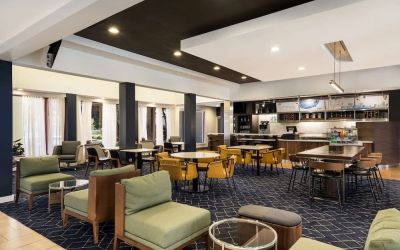 On-site restaurant with lounge seating at Sonesta Select San Jose Airport.