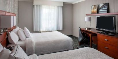Bright and spacious day use twin room with work desk and private bathroom at Sonesta Select Boston Lowell Chelmsford.