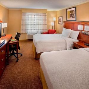 Day use twin room with work desk at Sonesta Select Boston Danvers.