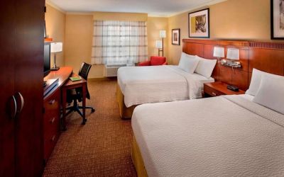 Day use twin room with work desk at Sonesta Select Boston Danvers.