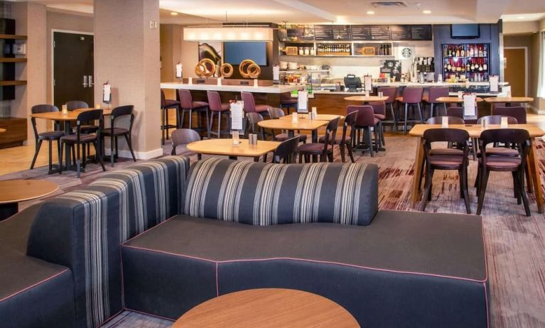 Lounge area and workspace at Sonesta Select Allentown Bethlehem Airport.