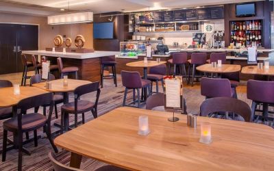 Dining area at Sonesta Select Allentown Bethlehem Airport.