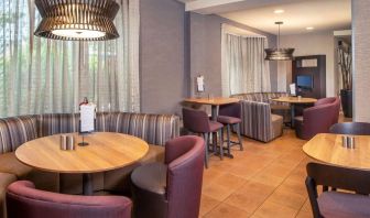 Lobby workspace with comfortable seating at Sonesta Select Allentown Bethlehem Airport.