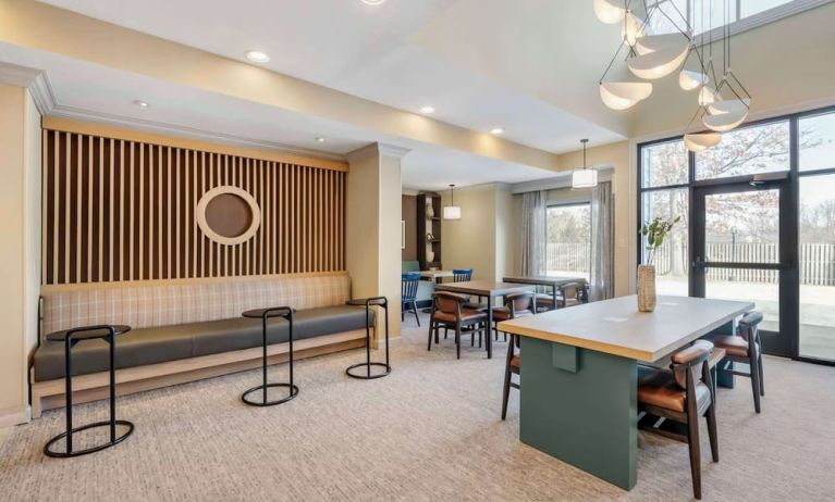 Stylish dining area at Sonesta ES Suites Dulles Airport.
