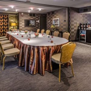 Spacious meeting room at Beacon Hotel.