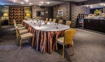 Spacious meeting room at Beacon Hotel.