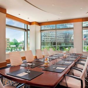 Meeting room with natural light at The Westin Arlington Gateway.