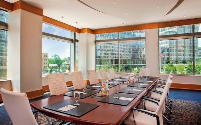 Meeting room with natural light at The Westin Arlington Gateway.