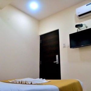 King room at THE BEST HOTEL MUMBAI.