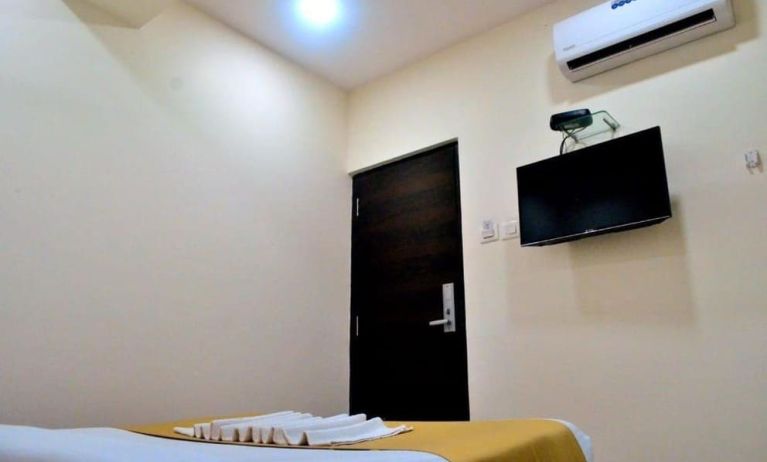 King room at THE BEST HOTEL MUMBAI.