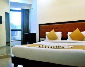 Romantic king room at THE BEST HOTEL MUMBAI.