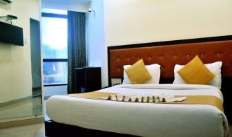 Romantic king room at THE BEST HOTEL MUMBAI.