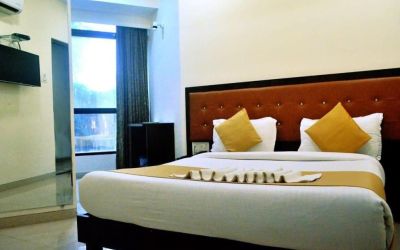 Romantic king room at THE BEST HOTEL MUMBAI.