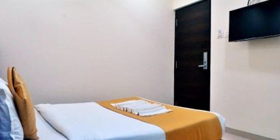 King room with TV and AC at THE BEST HOTEL MUMBAI.