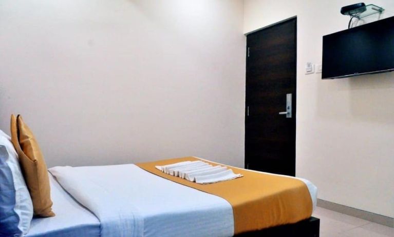 King room with TV and AC at THE BEST HOTEL MUMBAI.