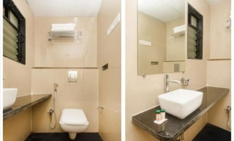 Guest bathroom with shower at THE BEST HOTEL MUMBAI.